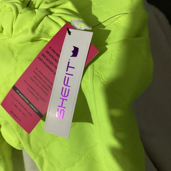 SheFit pocket leggings. Neon Green. Size Medium - Picture 3 of 3